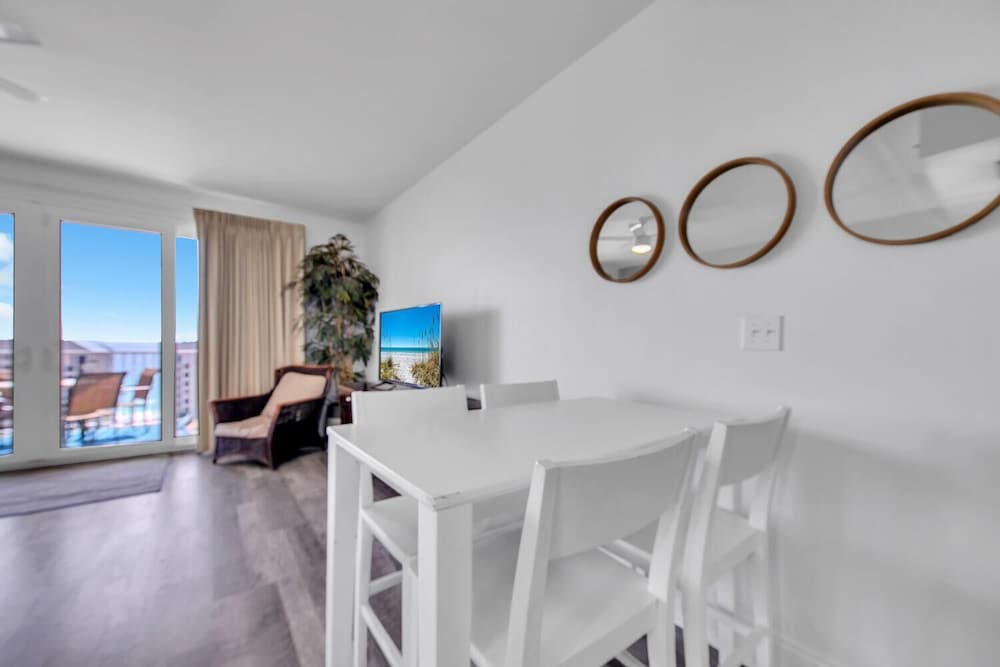 Laketown Wharf 1116