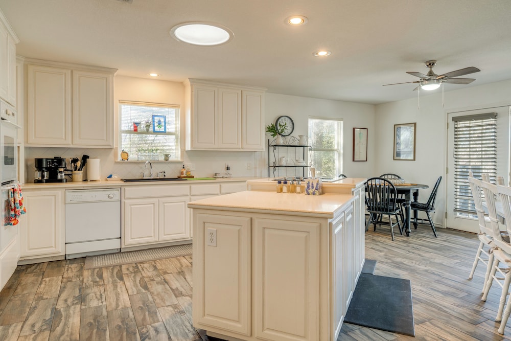 'pecan Creek Haus' Lake LBJ Retreat w/ Boat Dock!