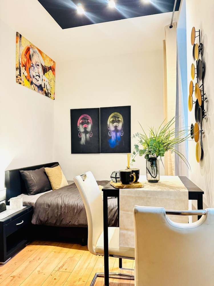 Bright Studio Stay Apt Near Rathausplatz