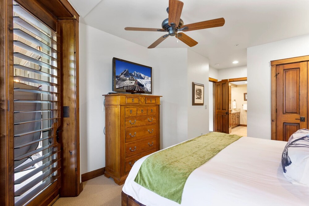 Trail's End Lodge at Deer Valley Resort - Two Bedroom Residence with Den and Spa #202 2 Condo