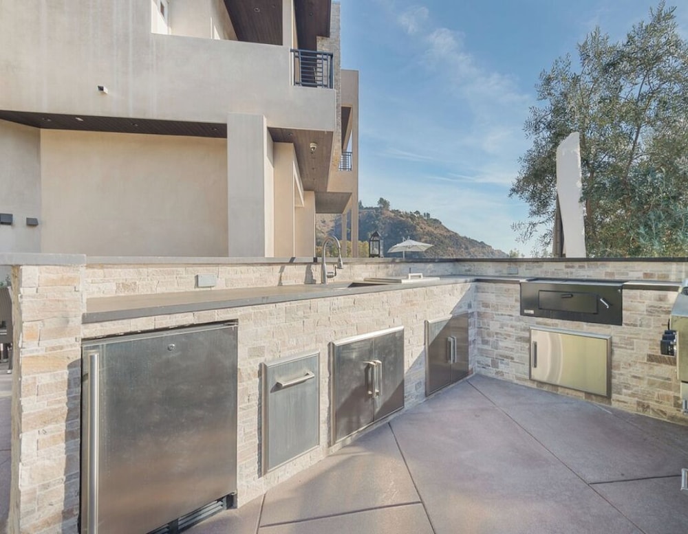 Zorada - Private Hollywood Hills Luxury With Endless Amenities and City Views
