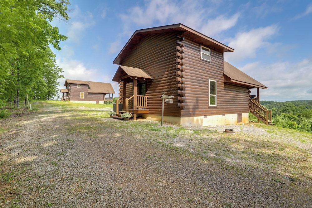 Near Current River: Family-friendly Cabin w/ Deck!
