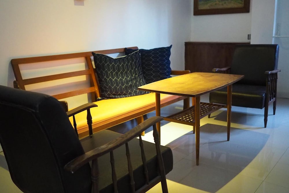 Nanan House Hostel