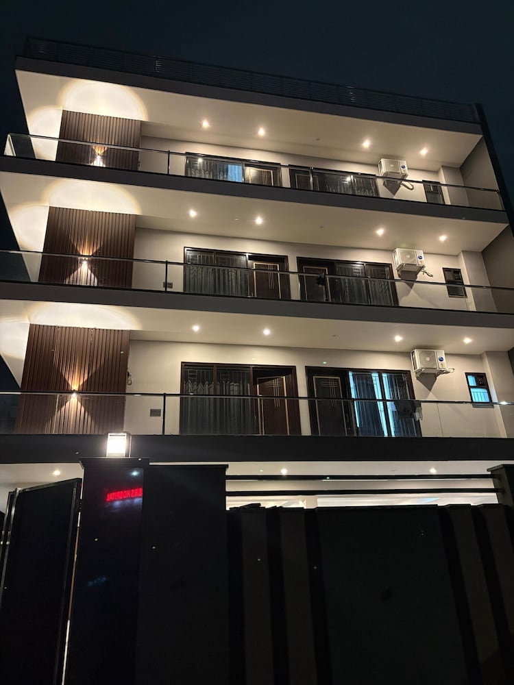 Radiant Blu Hotels Sector 70
