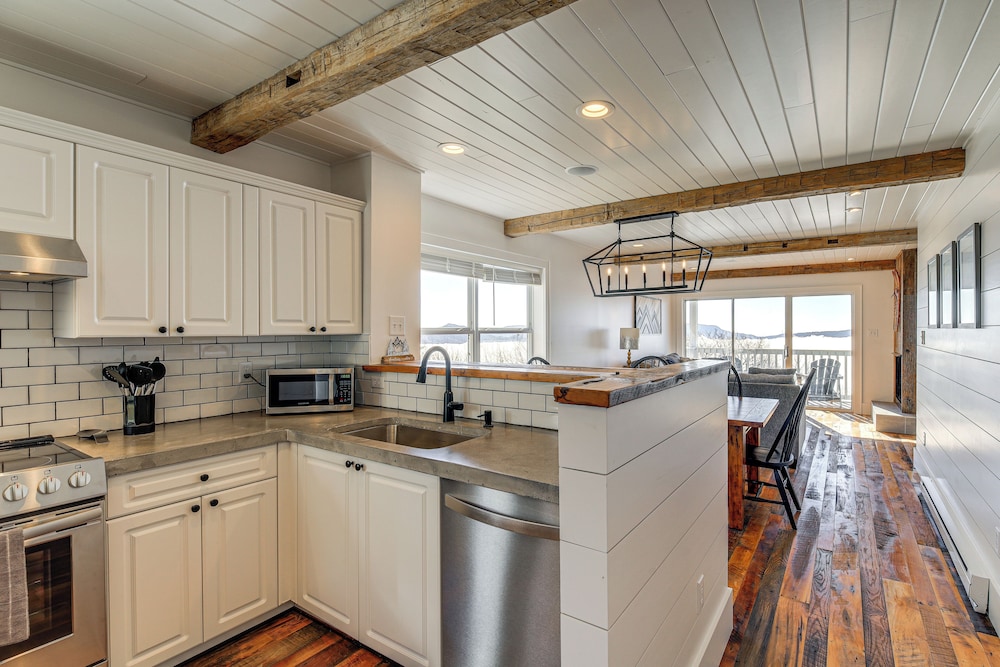 2 Mi to Beech Mtn: Fully Remodeled Condo w/ Patio!