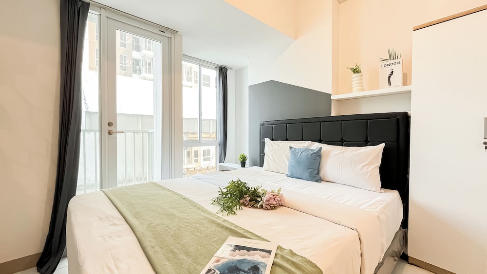Soft Industrial Look Studio At Tokyo Riverside Pik 2 Apartment