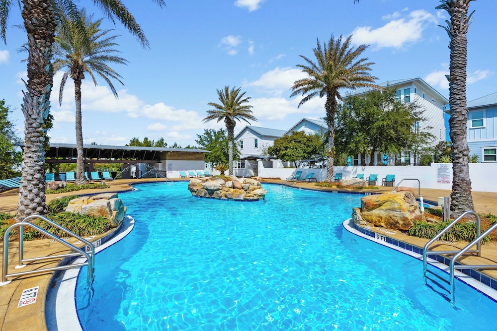 Back to the Beach by Avantstay with Pool Access