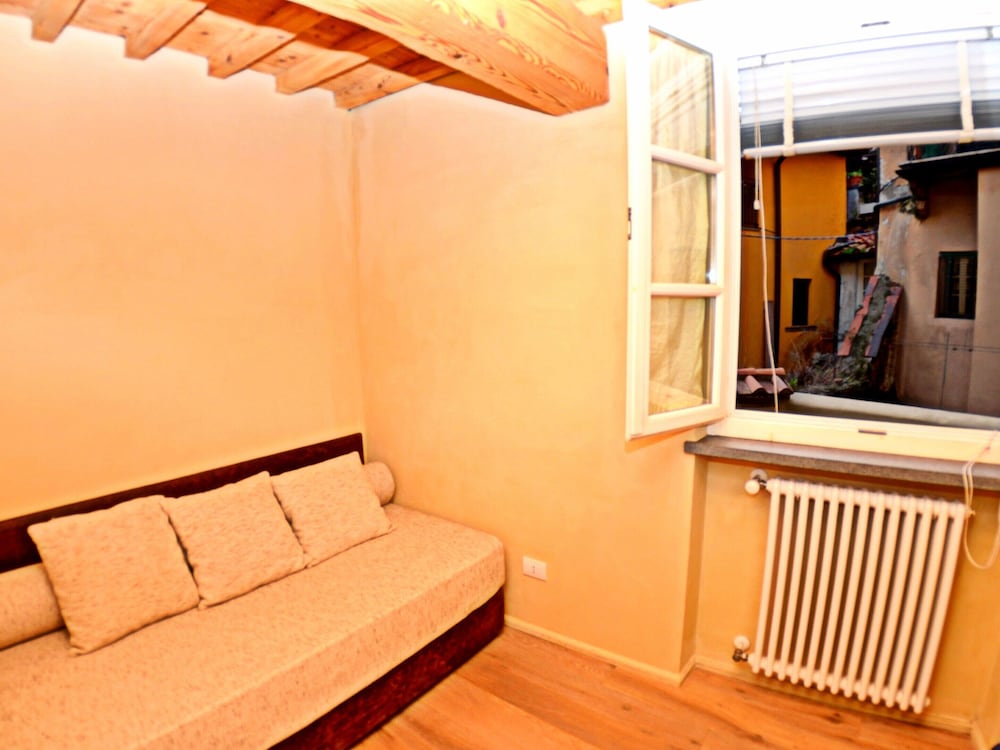 Apartment in Lucca Near Amphitheater Square view 4