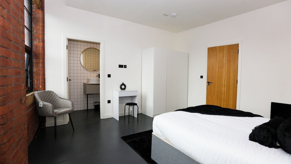 The Nichols Building Spacious 3-bedroom Apartment