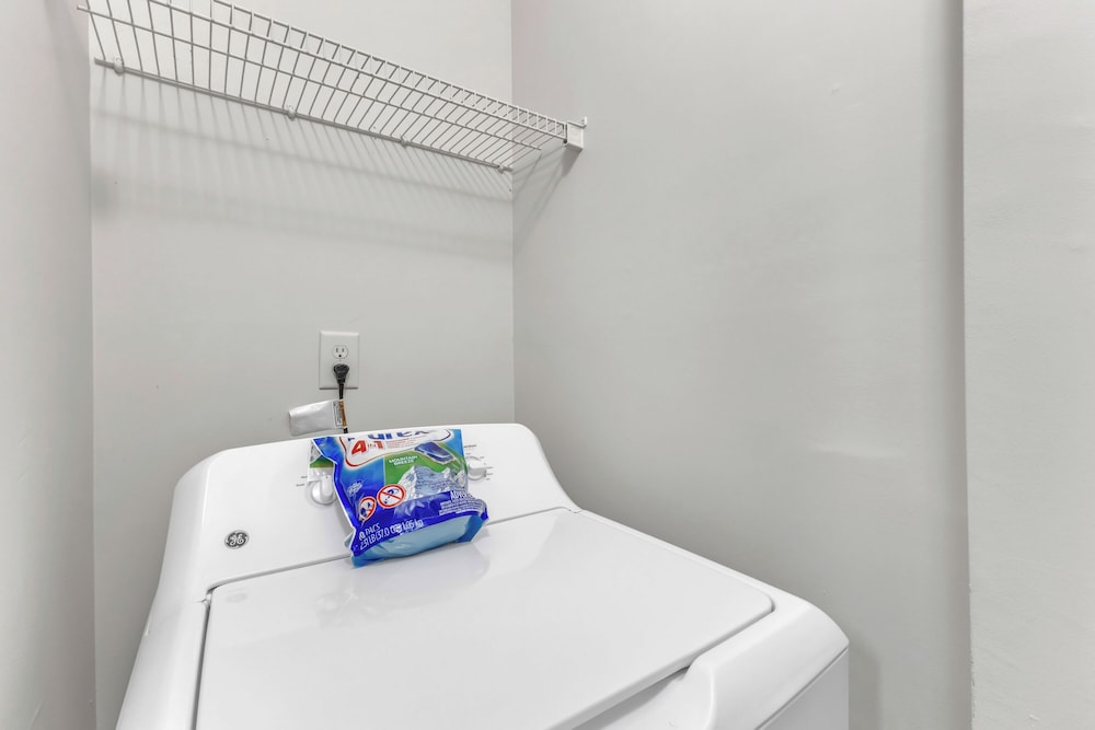 Upscale 1BR Suite to Downtown Raleigh
