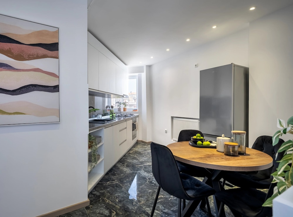 Grand 3BR Near Athenaeum Calea Victoriei