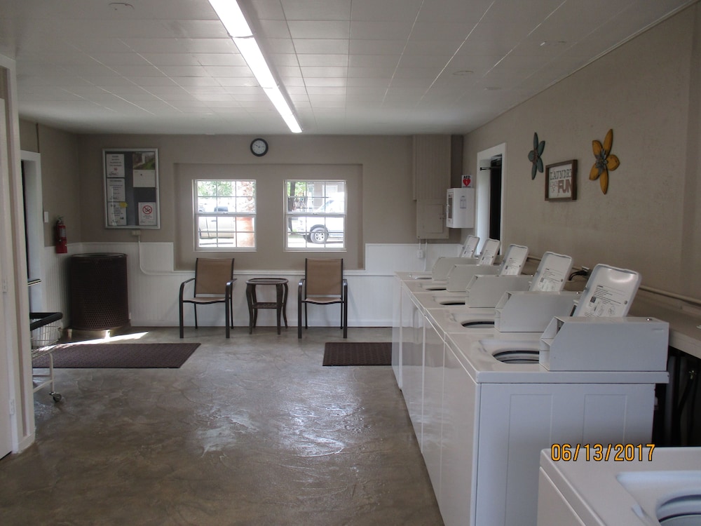 Travelers World RV Resort