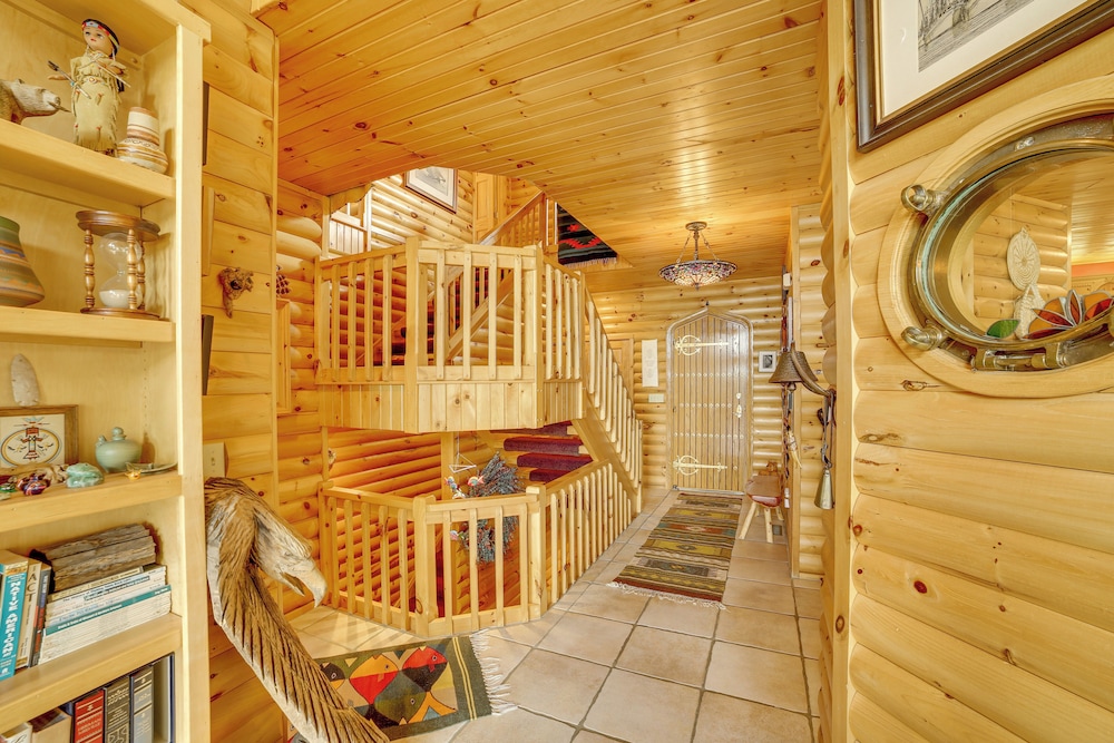 Decks & Views: Spacious Cabin Near Table Rock Lake