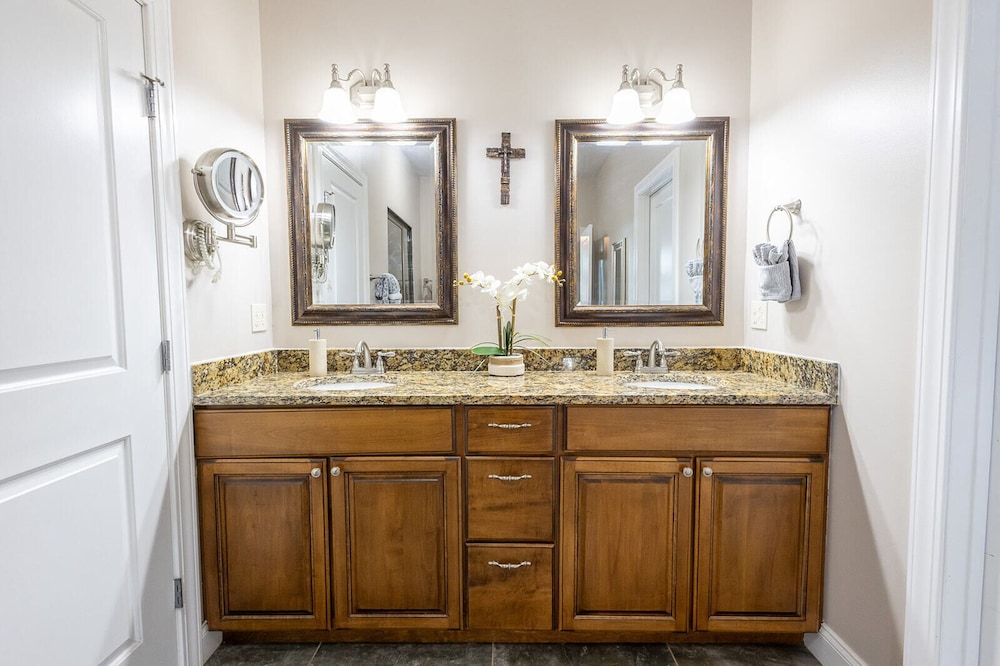 The Retreat at Paradise Hills