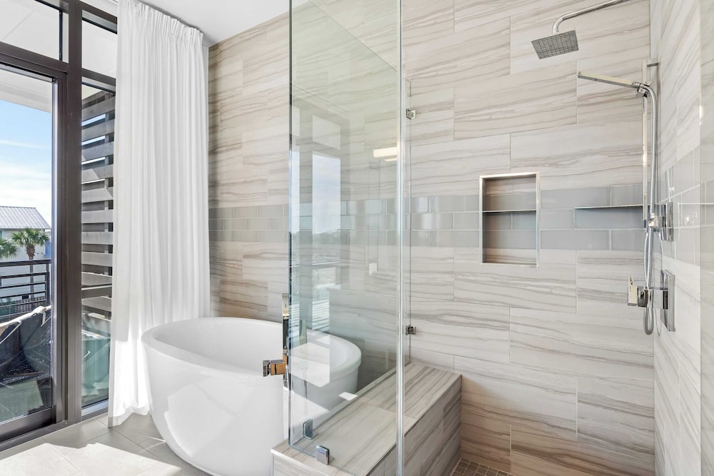 Crest One by Avantstay Rooftop Views, Pool Access, Golf Cart Included