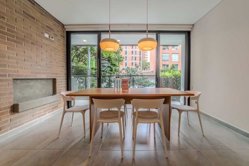 w Spacious 3BR w Outdoor Dining Terrace in Laureles
