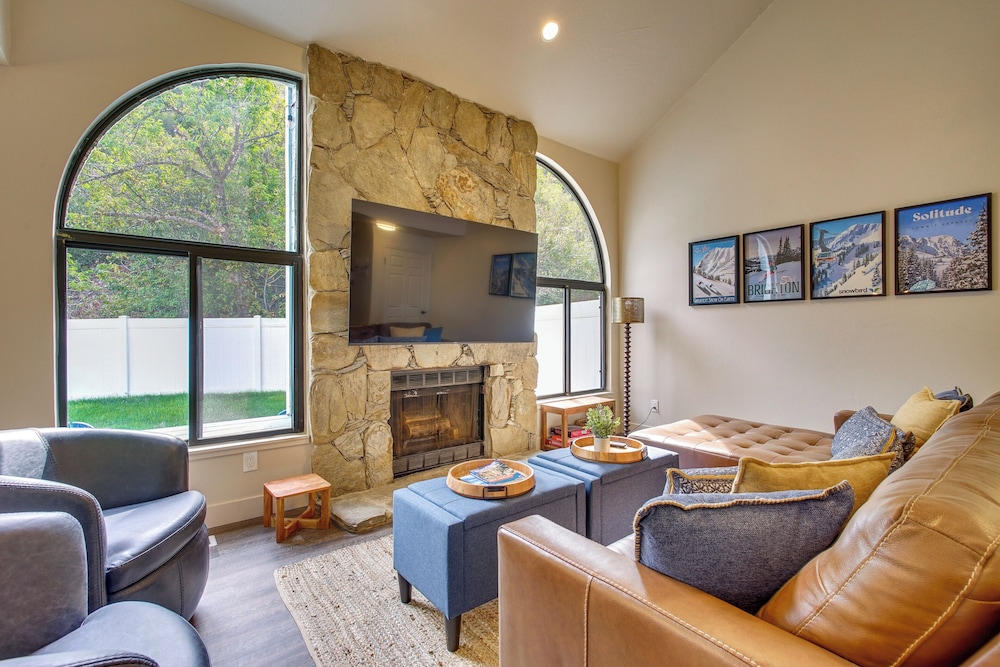 Mtn Views & Canyon Access: Cottonwood Heights Home