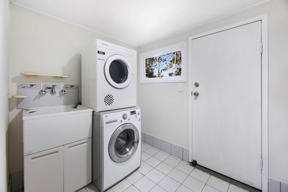 2-bed Beach House in Burleigh Heads Amidst Nature