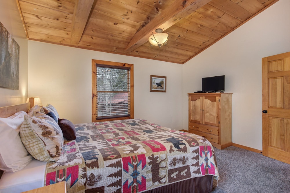 Miscellaneous Market Vacations - Mariettas Dream 2br in Mountains w/ Hot Tub! - Property Image 2