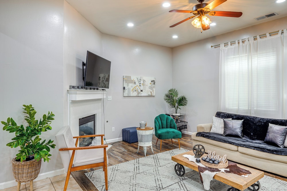 8 Mi to Beach Park: Bakersfield Gem w/ Yard!