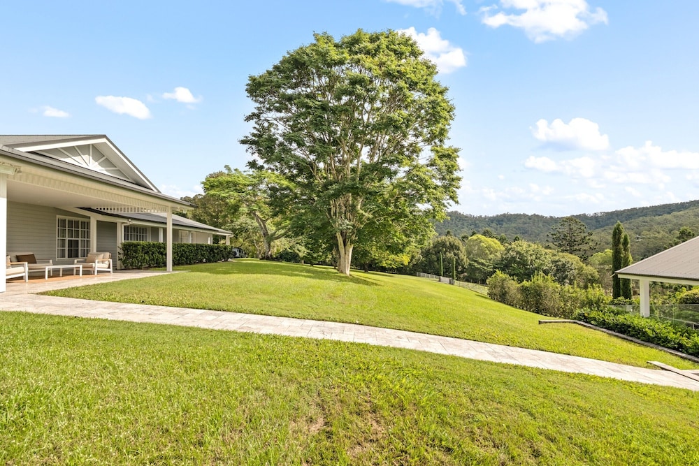 Elegant Bonogin Retreat on Expansive Acreage