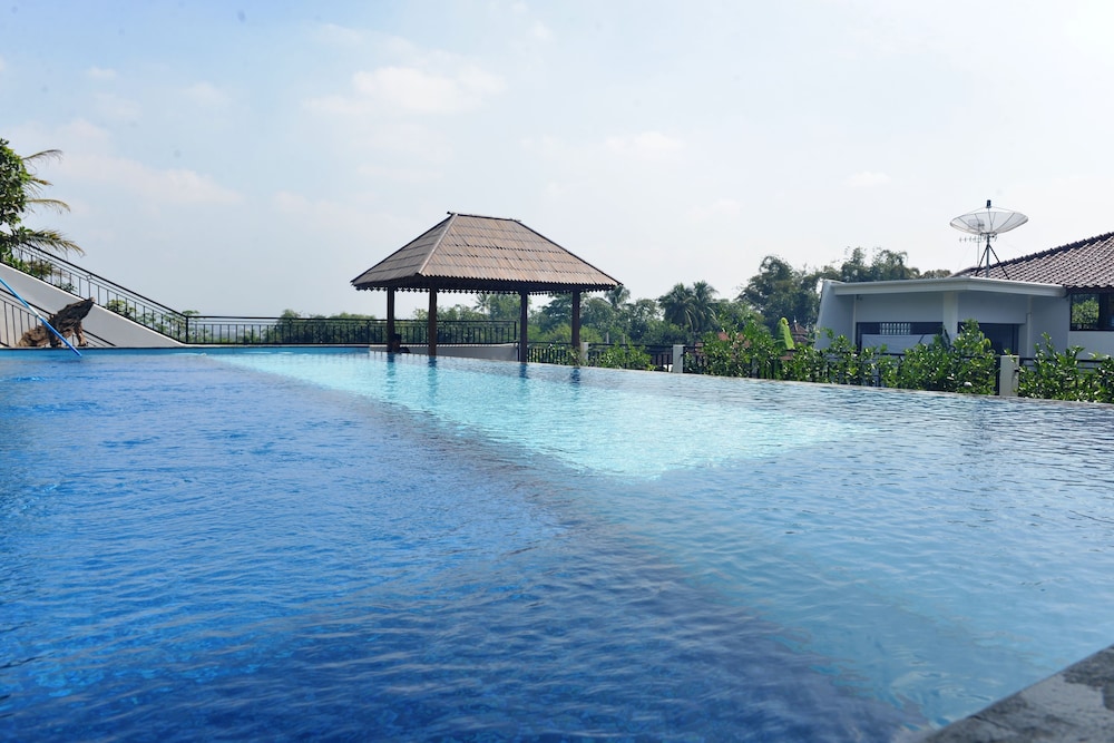 Malang Hill Gallery & Homestay