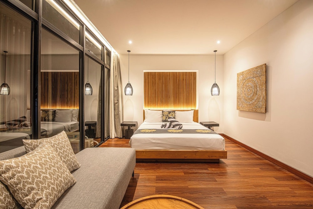 Opulent 6BR Villa, 400m From Canggus Golden Shore