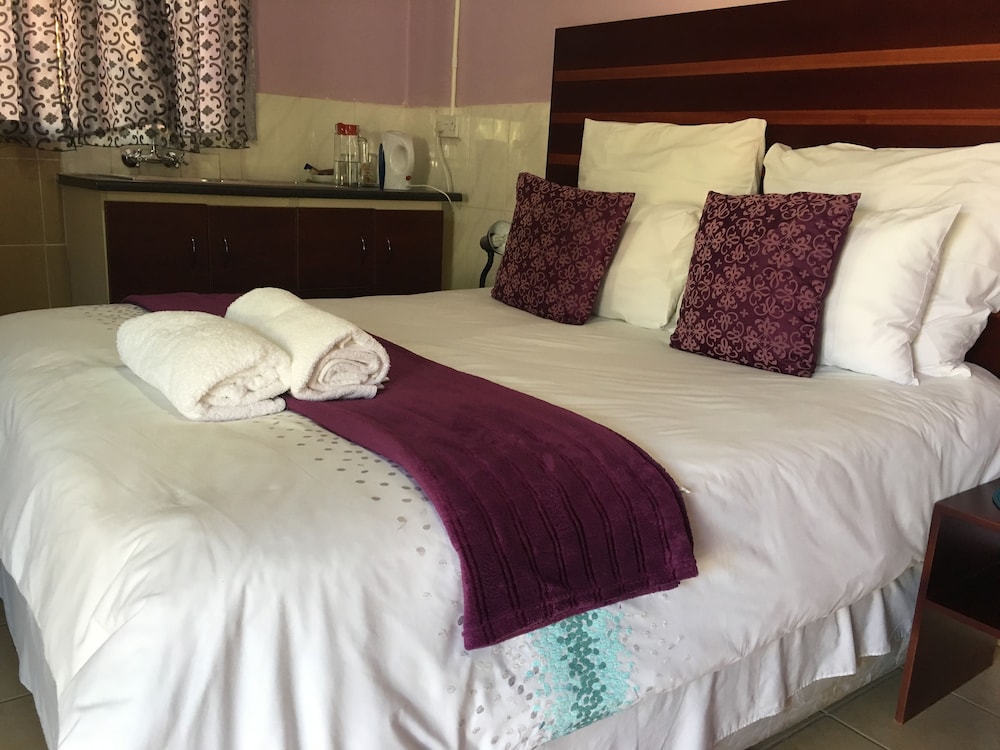 Blomsbed Inn view 2