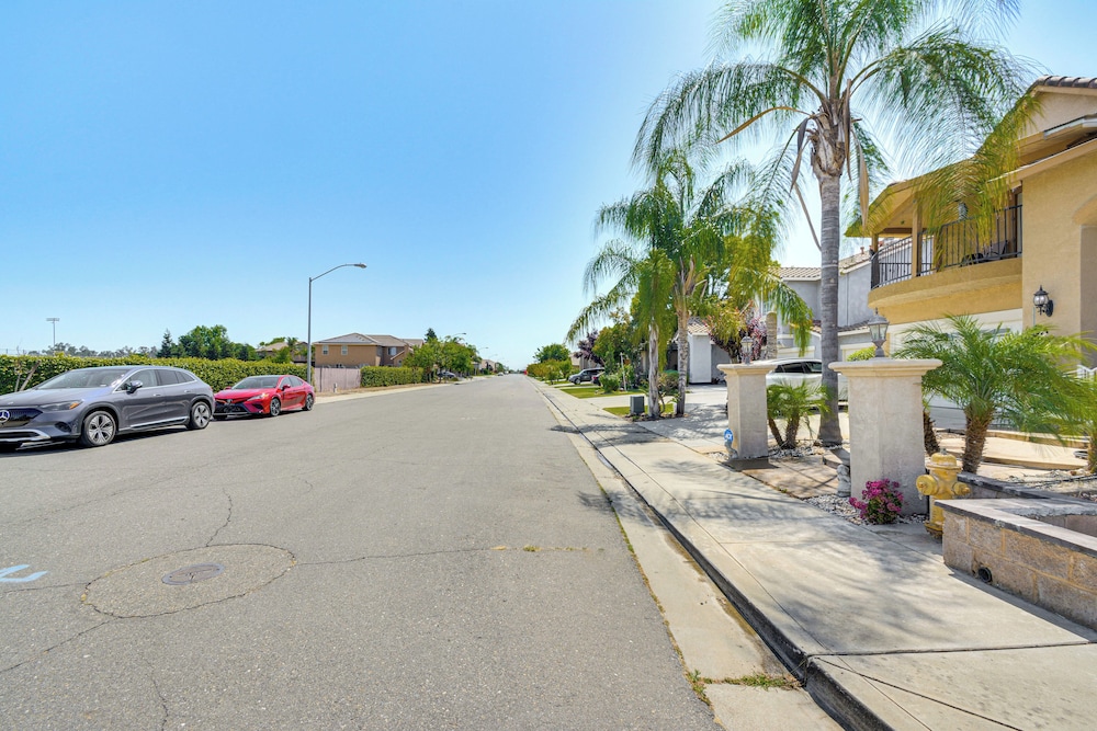 Golf, Fish & More: Cozy Safari Unit in Atwater!