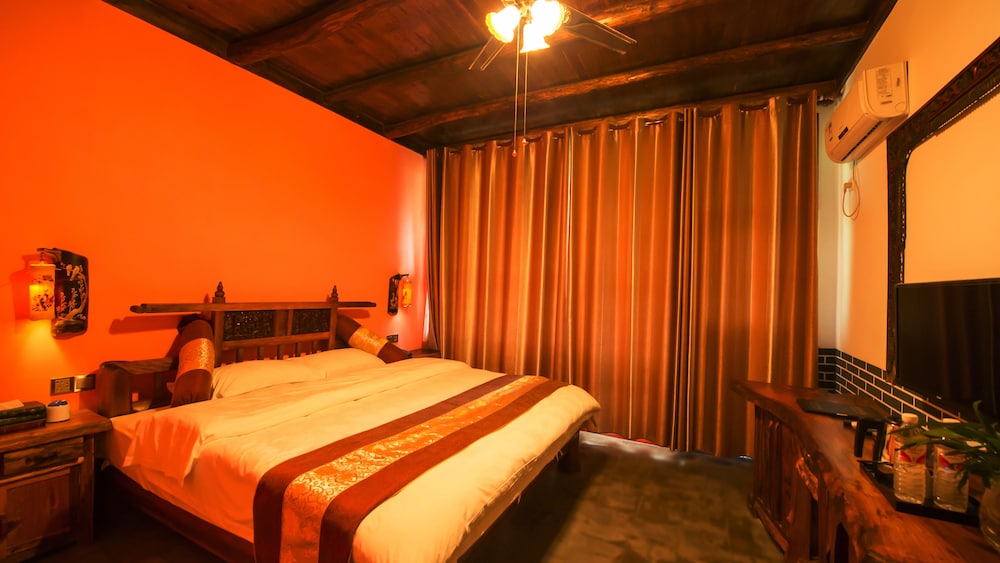 Yangshuo Scenic Mountain Retreat