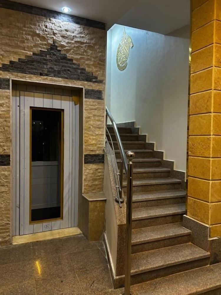Pearl pyramids Inn