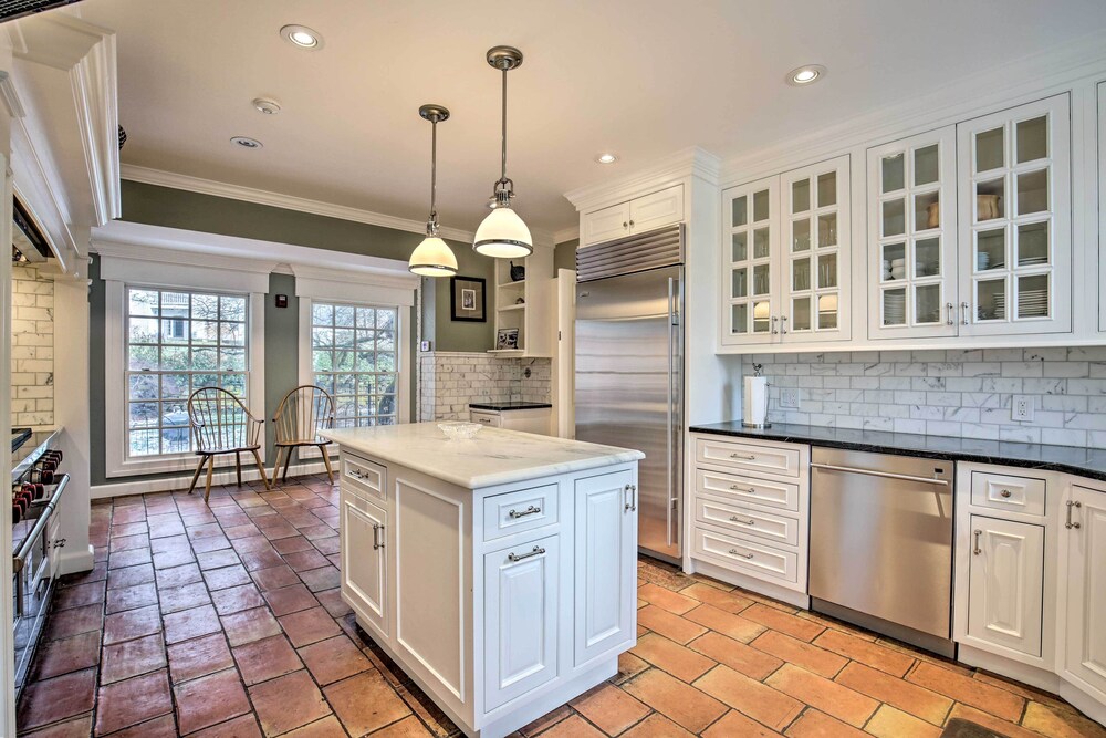 Spacious Estate w/ Courtyard: 2 Miles to Downtown!