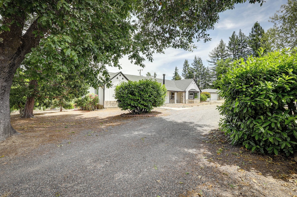 Sonoma County Vacation Rental w/ Vineyard Views!