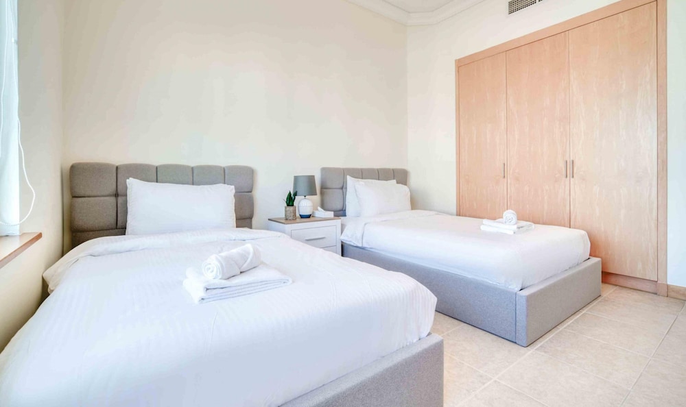 Chic Beachside 3BR Living at the Palm