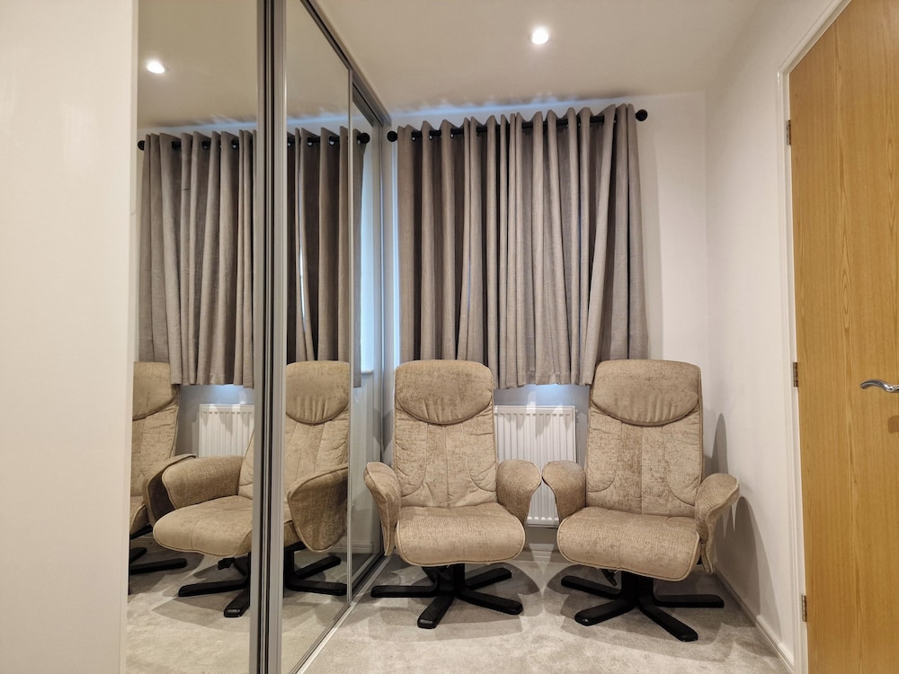 Sunset View-luxury 2-bed House Near Birmingham