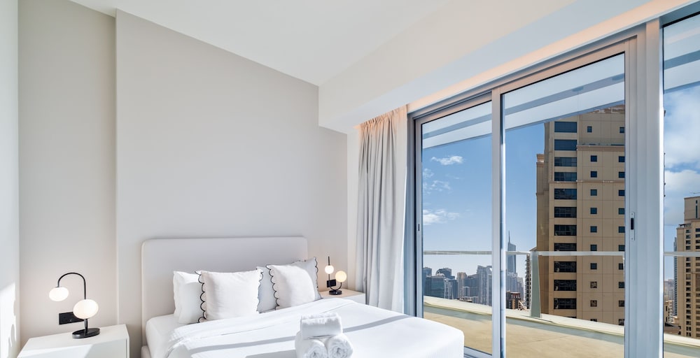 LUX The Premium Marina Sea View Suite