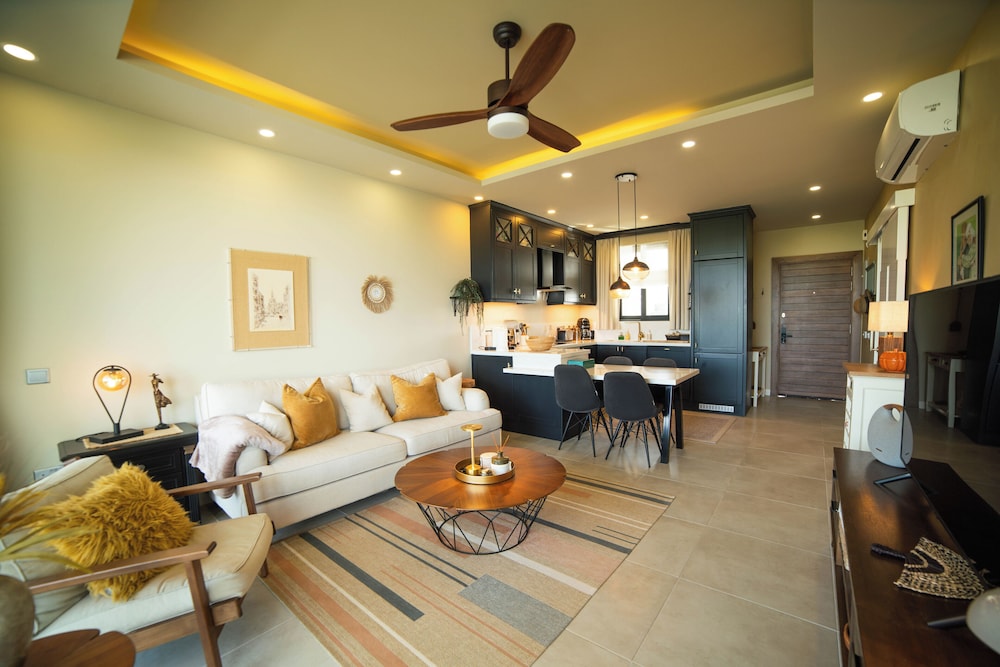 Modern and Cozy Designer Apartment in Relaxing Environment