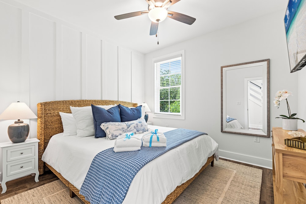 Spacious 6BR Beach Home Sleeps 15 Relax & Reconnect at Coastal Breeze