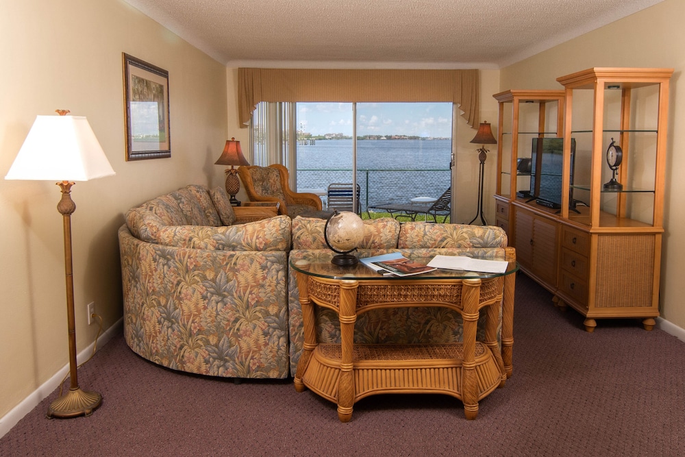 Palm Beach Waterfront Suites