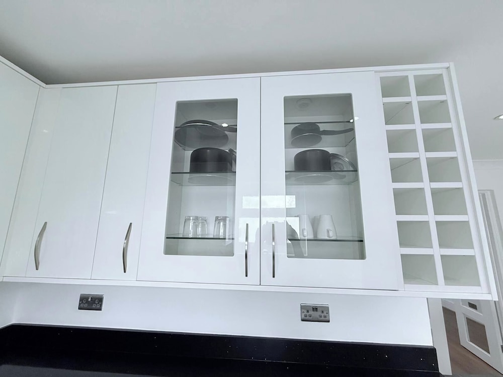 Fountain House-sleeps 5-central Dagenham-parking