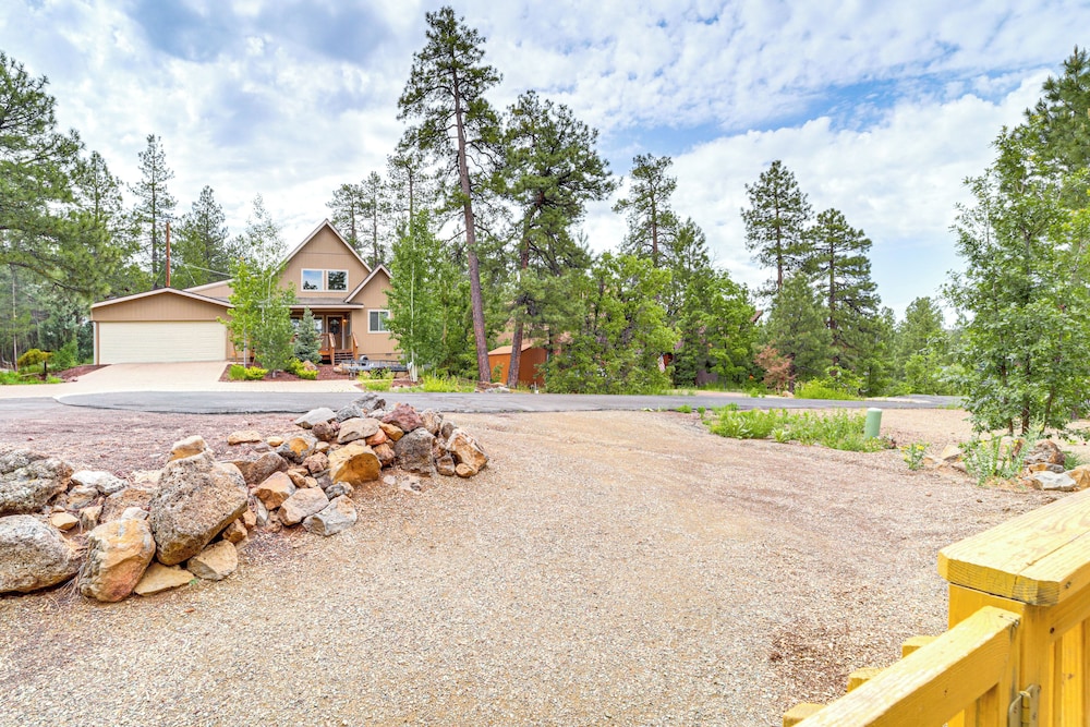 Walk to Trails: Modern Munds Park Mountain Retreat