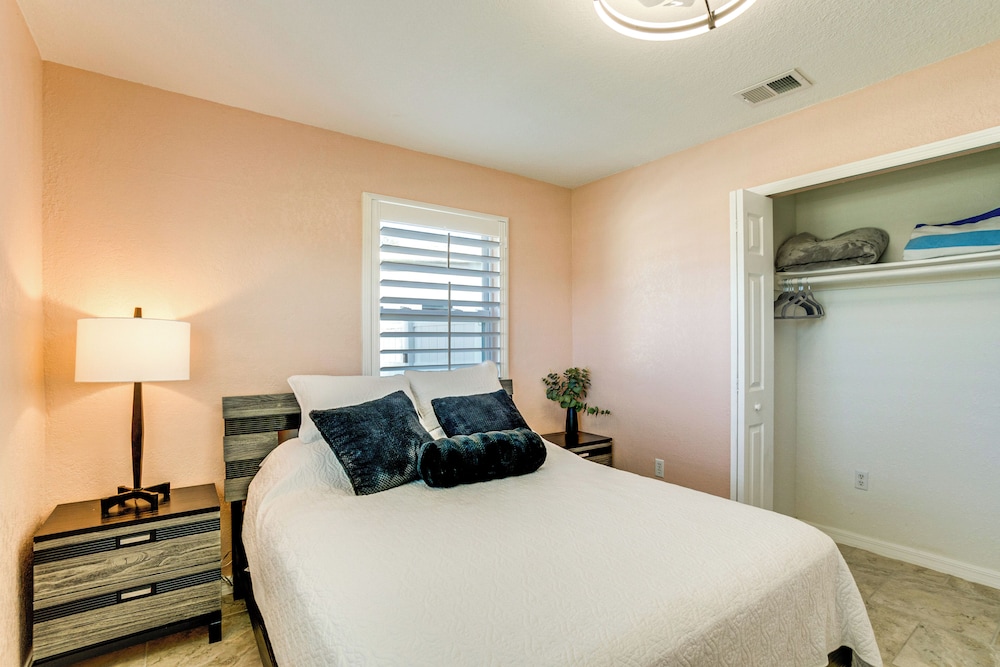 Private Dock & Pool: Port Charlotte Escape!
