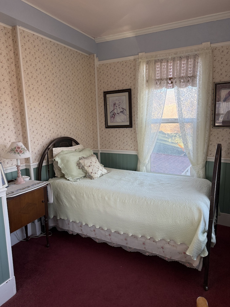 Roseberry House Bed & Breakfast