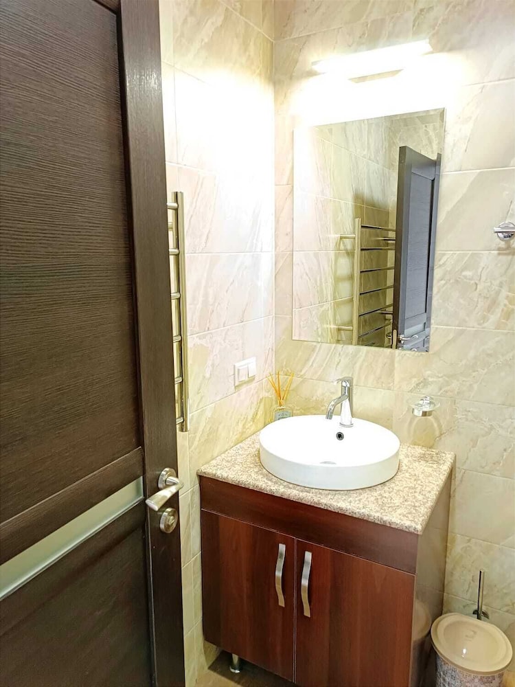 1bdr luxury apartment