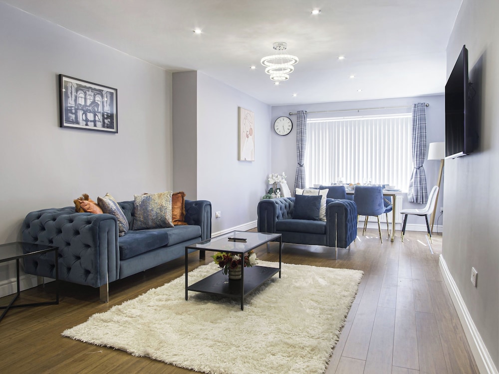 Cozy Riverside Retreat in Snodland