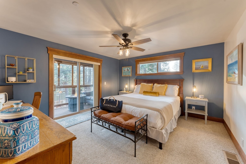 Denton by Avantstay Hot Tub Enclosed Deck w Fire Pit Near Skiing Lake