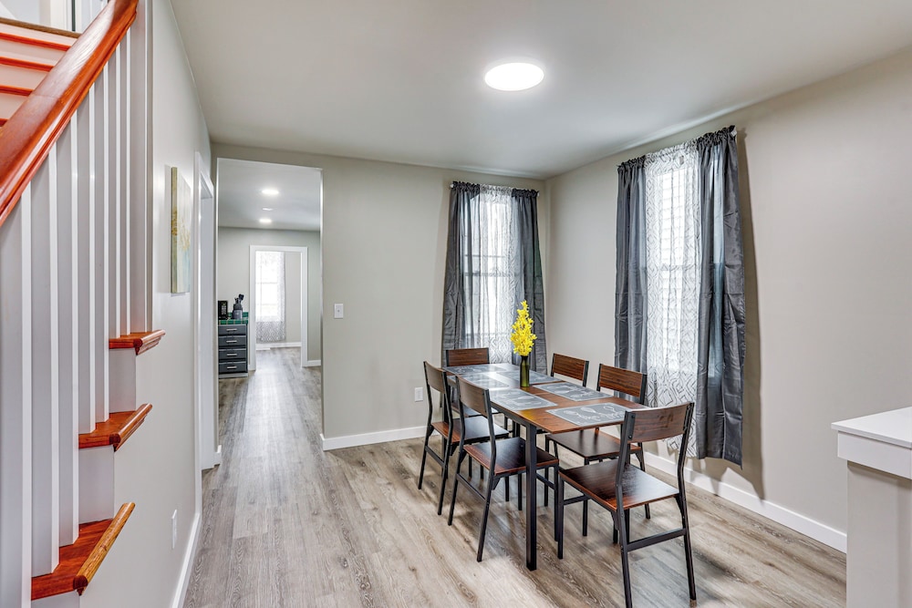 2 Mi to Dtwn Harrisburg! Convenient Duplex