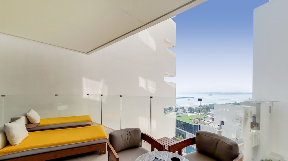 Manzil - 2BR | FIVE Palm | Pool & Beach Access photo 3