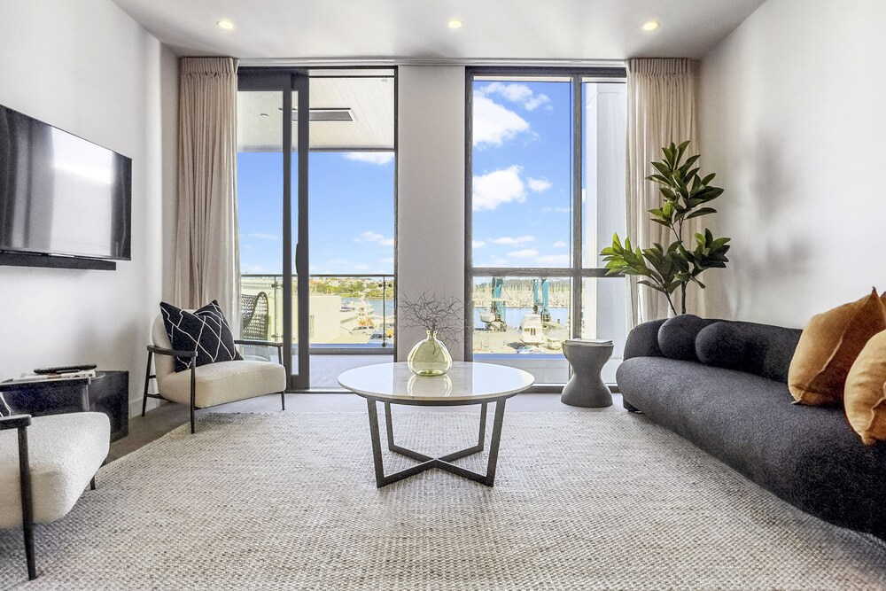 Modern tranquility in the city - Image 5