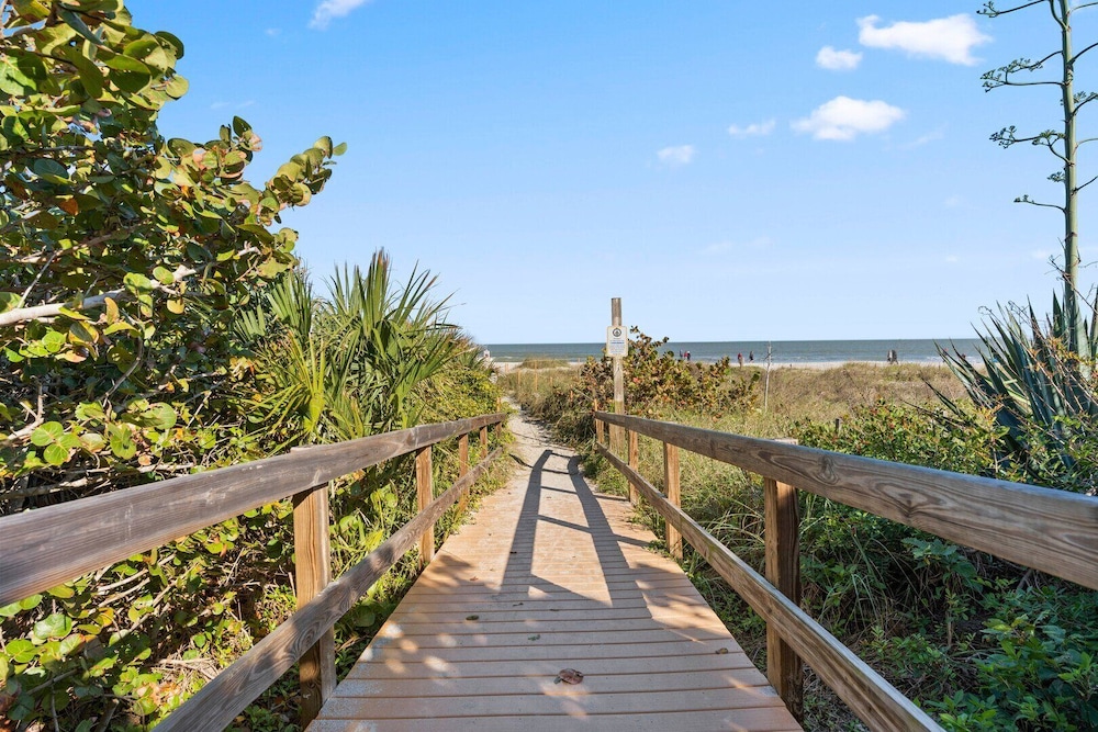 384 Harbor Drive